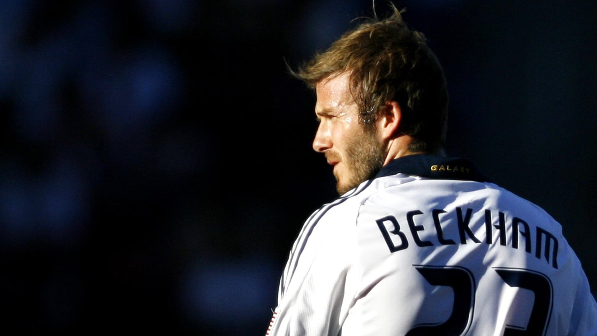 “足球场馆全面升级，确保未来赛事顺利举行”，足球展厅
